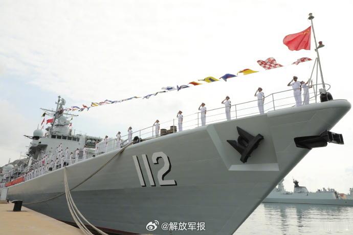 112哈尔滨舰退役，接替它的055型新112舰马上服役[墨镜]中华第一舰退出现役