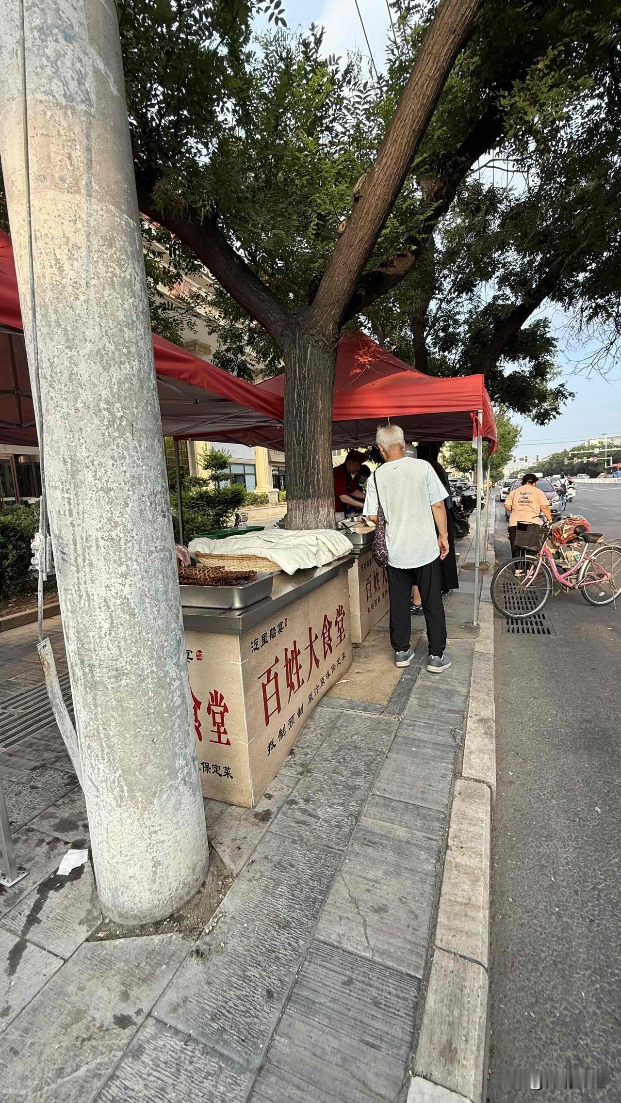 貌似现在的消费降级确实是涉及到的行业越来越多了。就拿保定来说，现在好像没有大