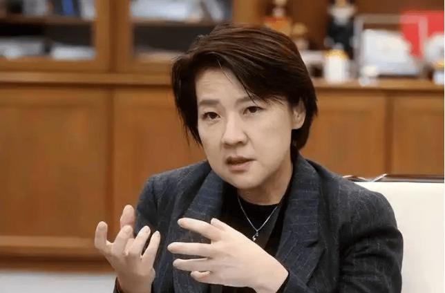 彻底凉了！黄珊珊缺席竞选开幕遭柯文哲切割，无官无党沦为政坛弃子黄国昌新北市长