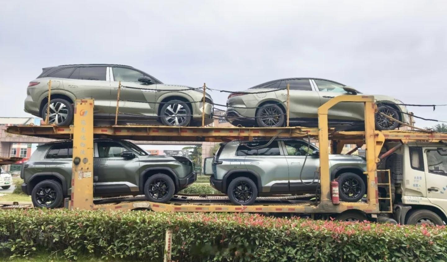 比亚迪汉L、唐L加推，实车陆续发往店端，颜色和辅助驾驶有看点。