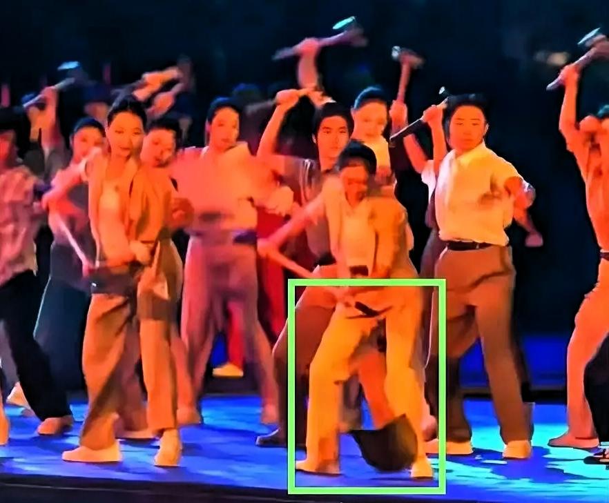 全运会闭幕式“掉铲名场面”火了！这波临场反应，专业到让人瑞思拜！谁能想到，舞蹈演