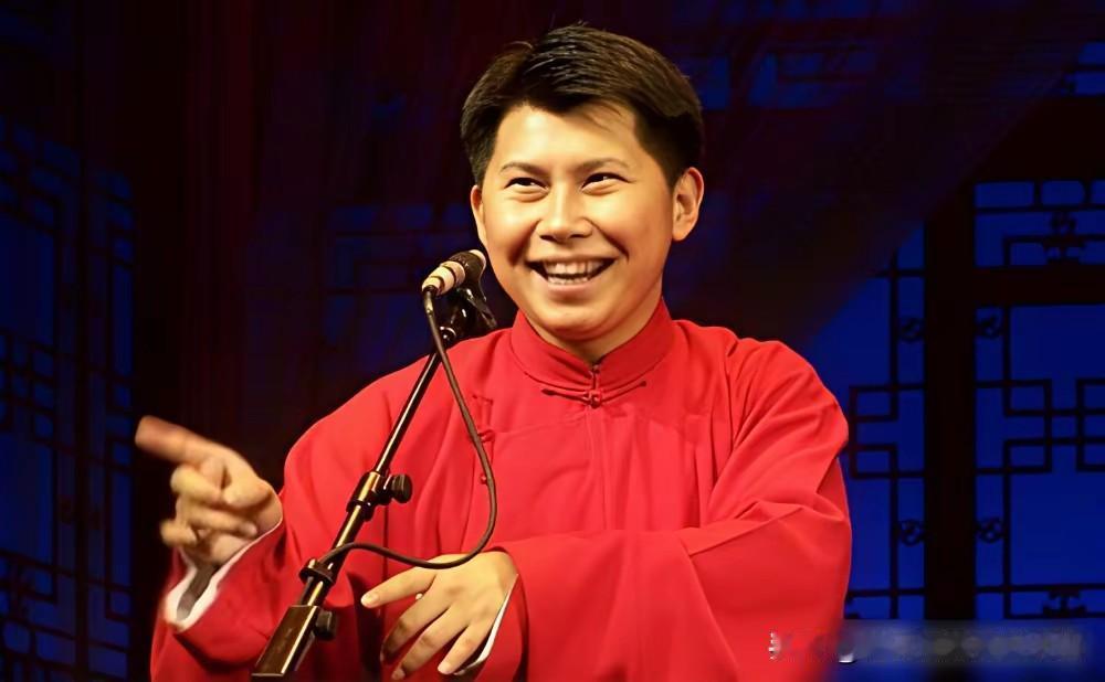 郭德纲原大弟子何云伟对此不服气，宣称有人说他“欺师灭祖、白眼狼、小人”，这根本不