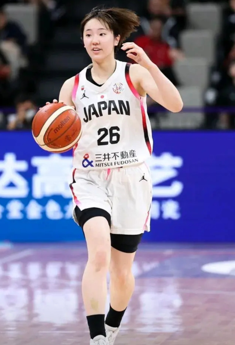 日本女篮输了，但是她没输，在日本队以79:88输掉了与澳大利亚的决赛中，19岁的