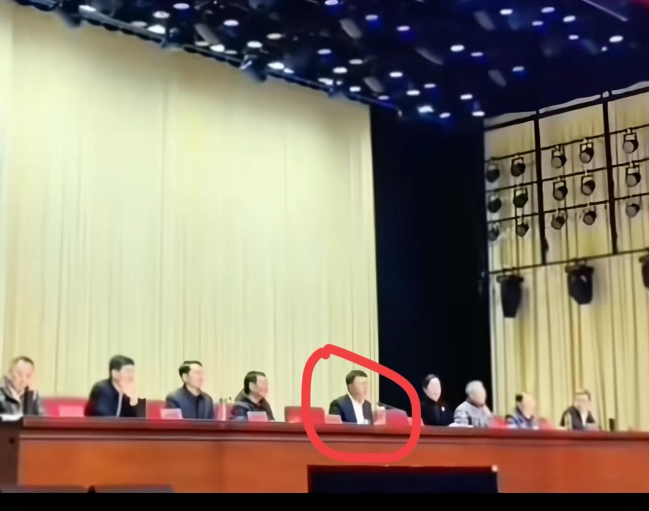 终于有人提及此事了！最近荣昌的高书记在一次大会上说了个大实话，他说现在满大街都是