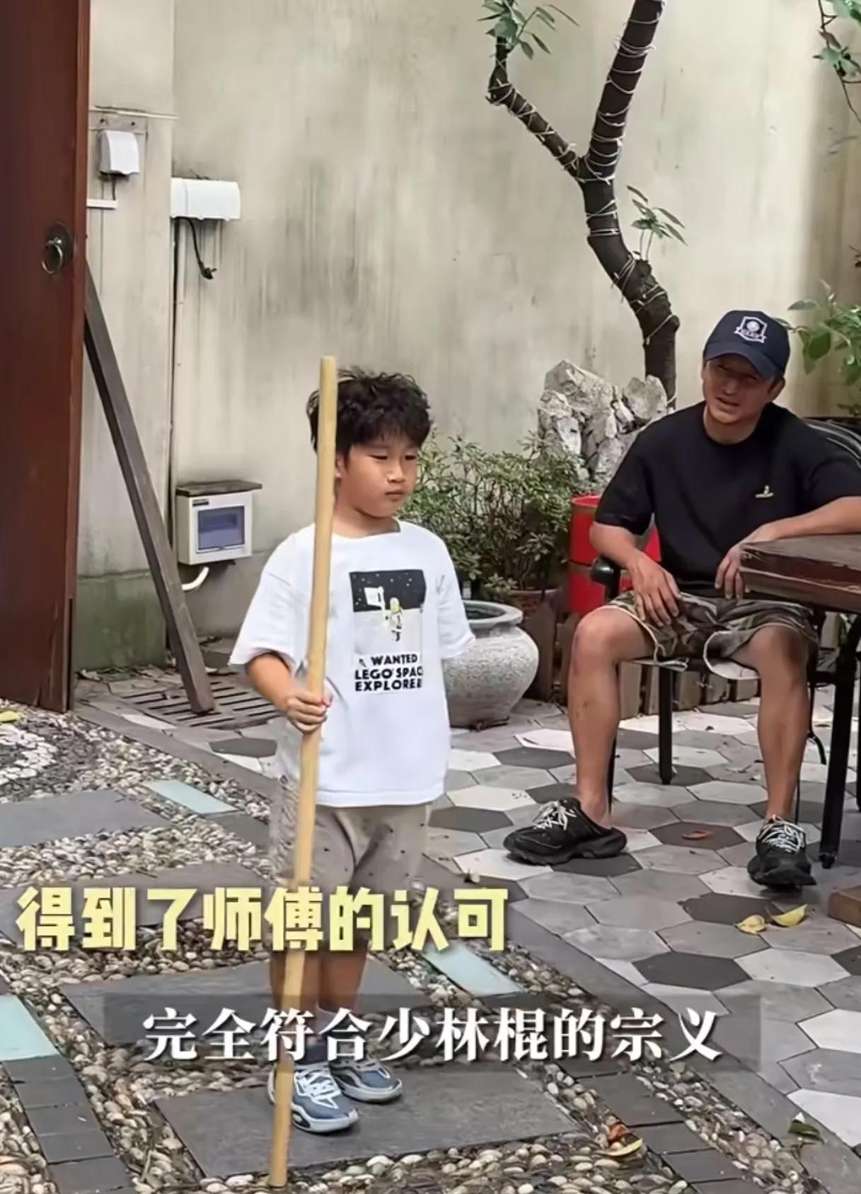 邹市明小儿子，是运气最差的一个吧！首先，三个孩子中，只有他是贵州籍贯，不