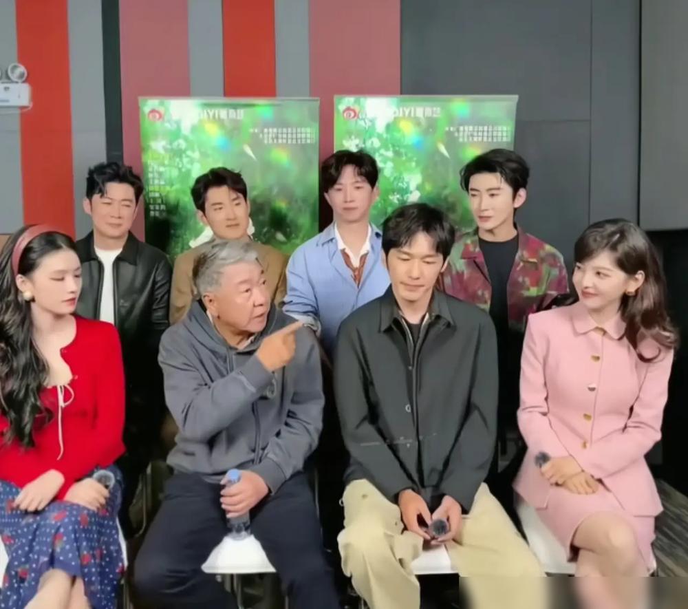 郑晓龙夸章若楠的戏“剪不下去”，这话掷地有声，还是给足面子？郑导当众把章若楠