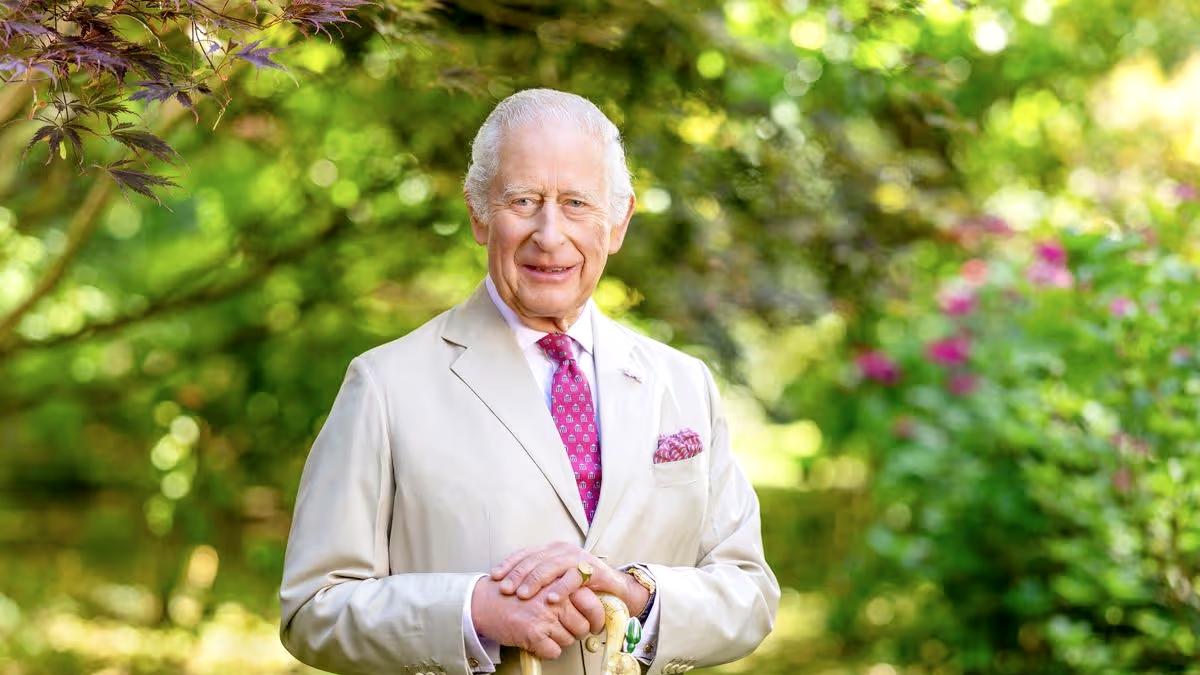 哈里现身查尔斯的最新纪录片, 此举将被被视作王室的橄榄枝