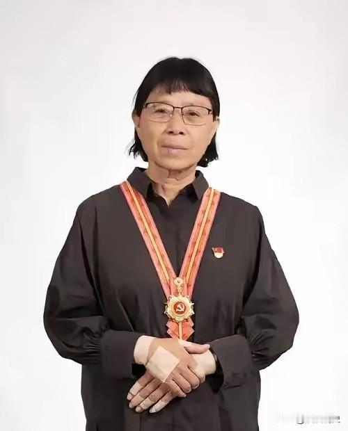 张桂梅交权了！新教学楼将投用，15年送考背后是爱的接力张桂梅交权了华坪女