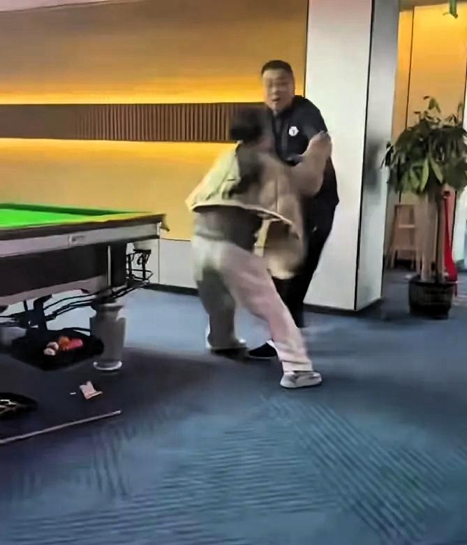 广西防城港icon，一个19岁的女孩去索要自己3000块工资时，没想到被51岁的