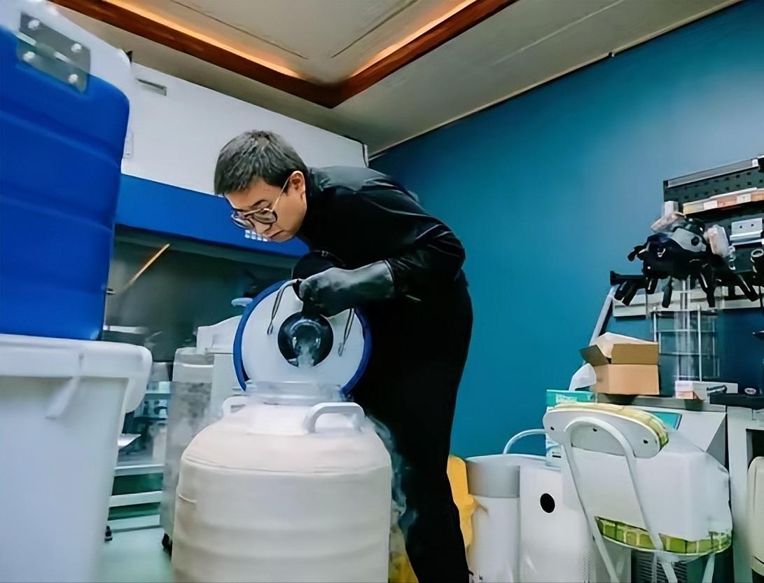 真是奇迹！云南仅仅高中学历的爸爸，百般为患罕见病的儿子求医无果后，竟然开始自制药