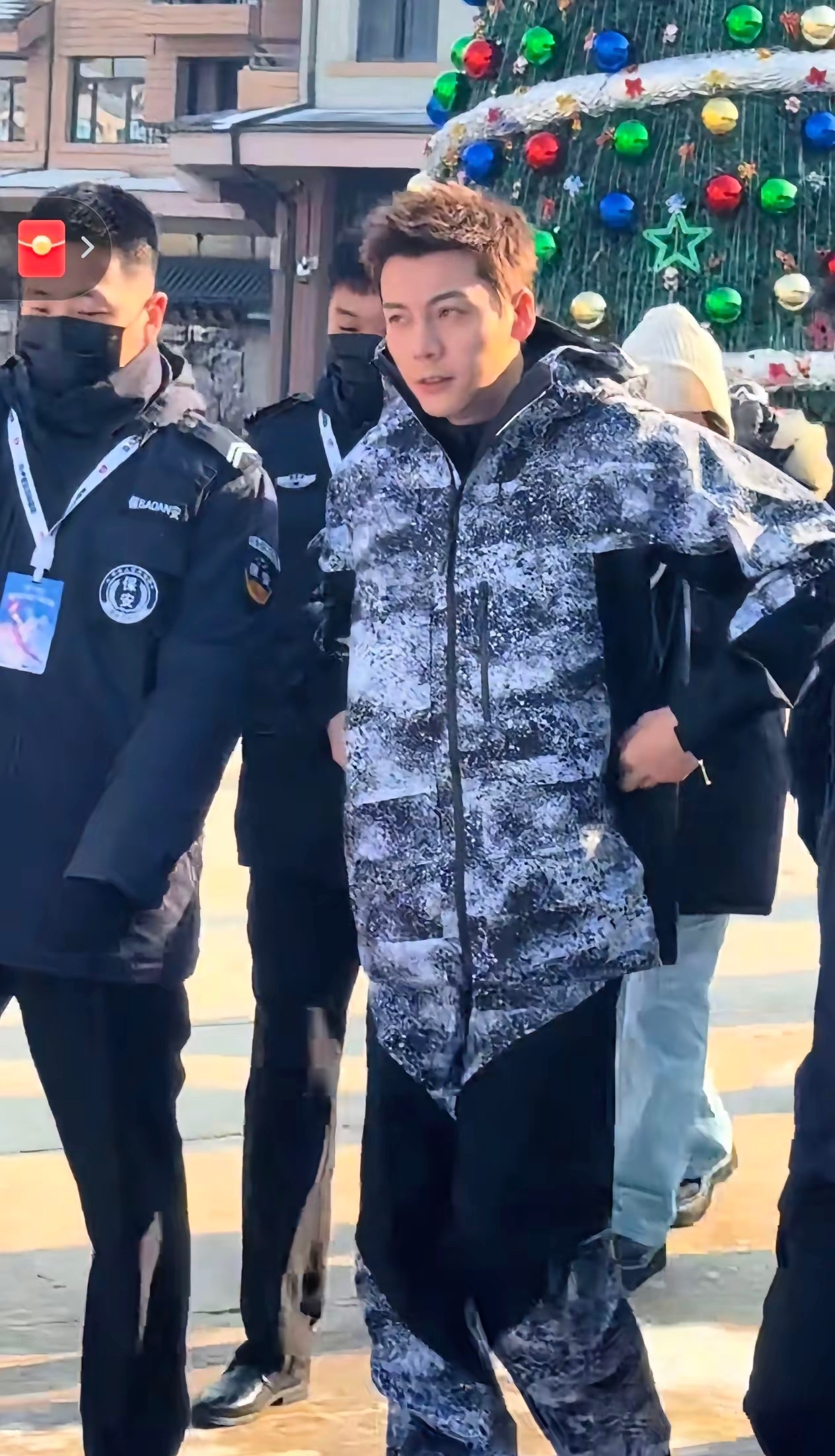 “港版大将军”陈伟霆综艺封神！《现在就出发》里被王安宇带偏粤语，把“老气横秋”说