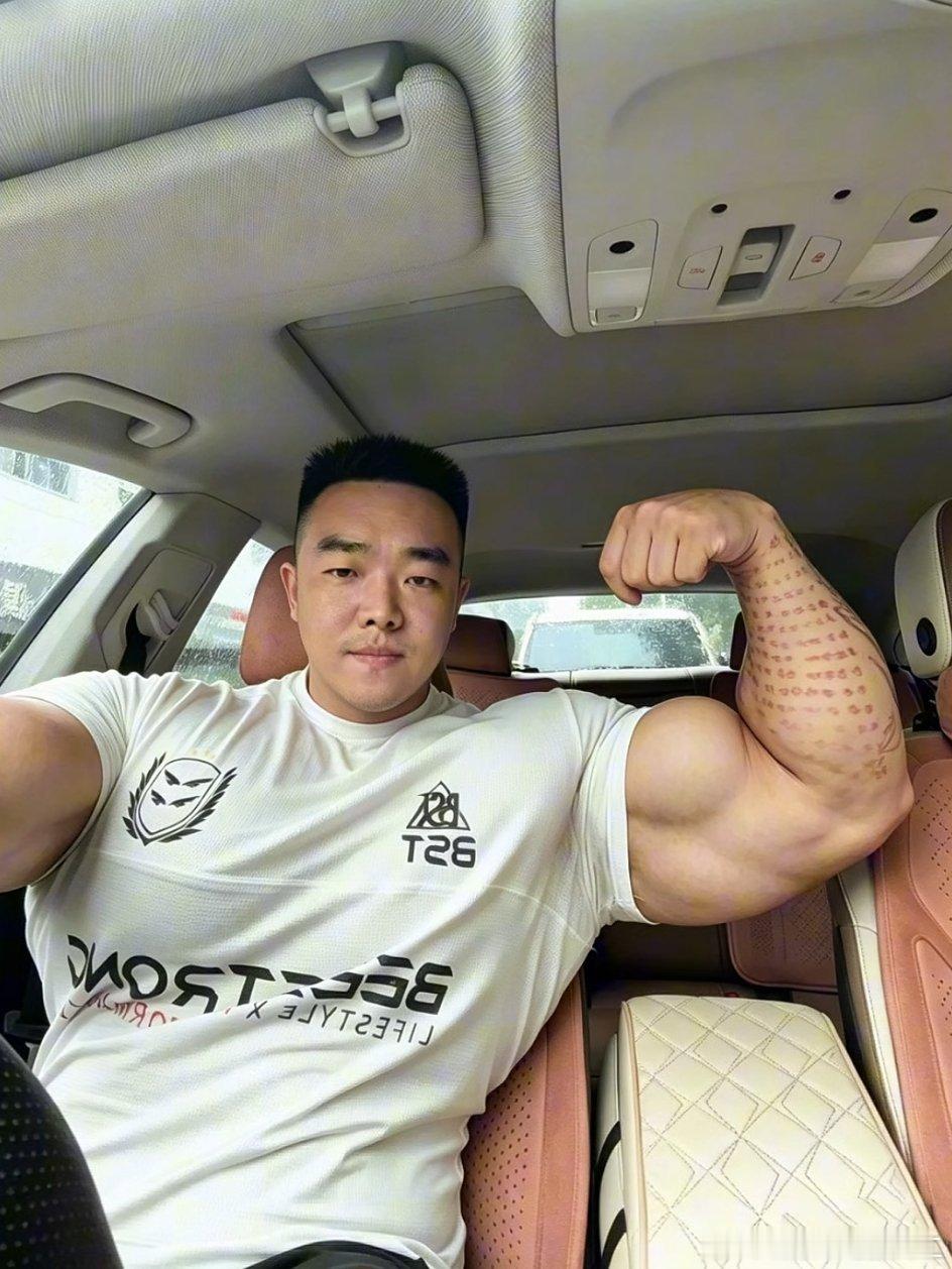 #健身#肌肉教练#帅哥##型男##腹肌##胸肌##肌肉男##肌肉#​