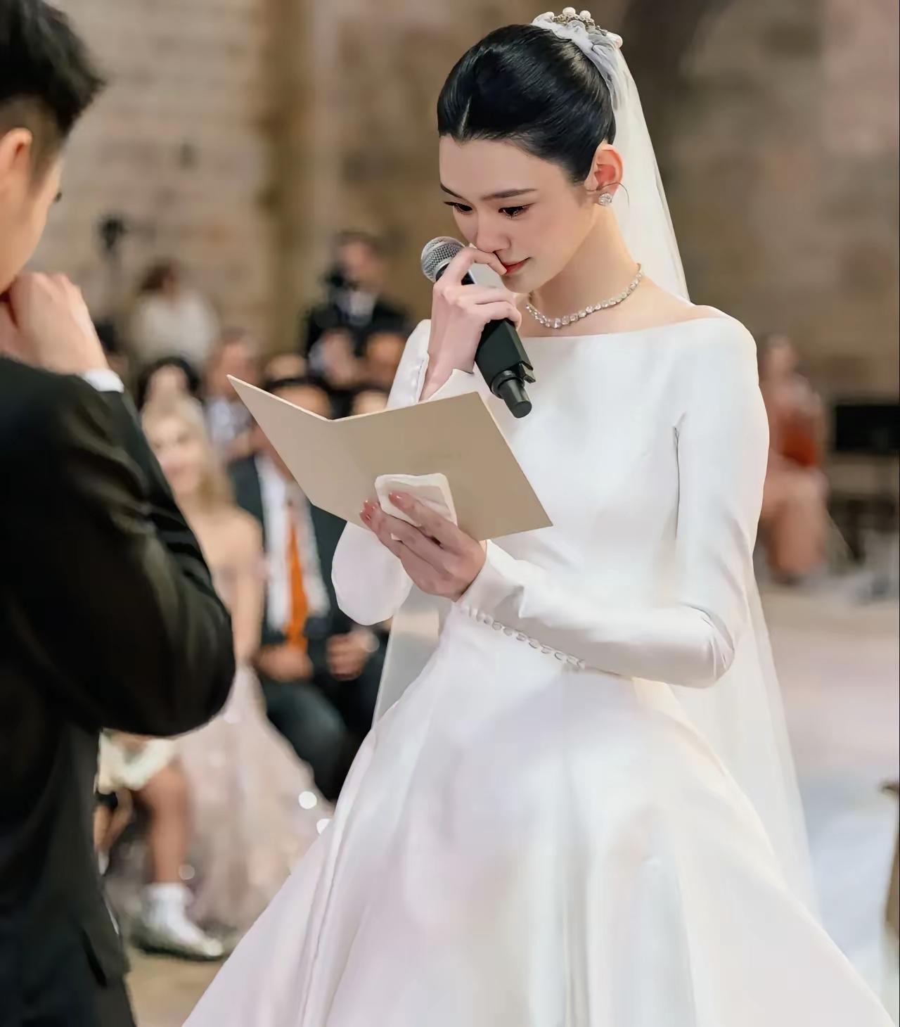 奚梦瑶的Dior婚纱，藏着超模最狠的底气谁看了奚梦瑶这套婚纱不说一句绝？