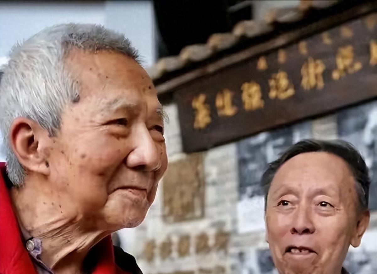 黄俊英于1936年10月6日在广州西关出生，家乡是广东罗定。88岁的黄俊英最