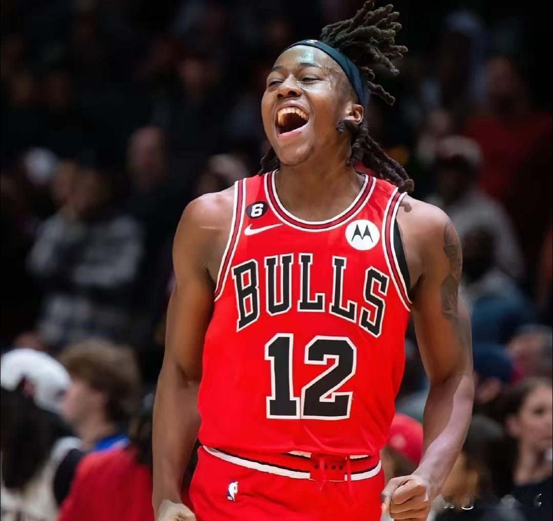 休城与芝加哥之间的潜在交易构想近日浮出水面。据悉，火箭队拟打包芬尼-史密斯、杰夫