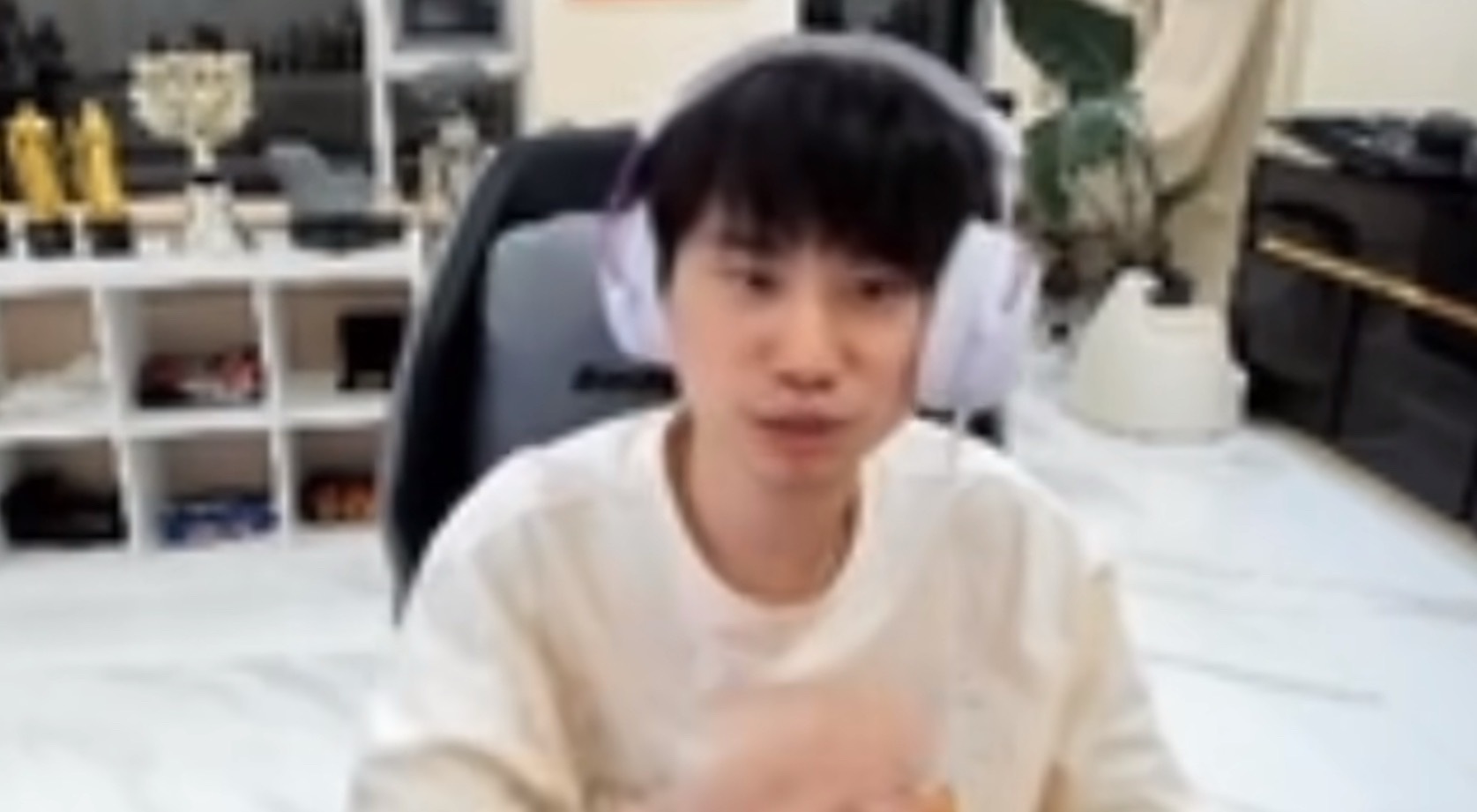 Doinb：dota实在是太好玩了哥们，很遗憾没有早点接触这个游戏，很可惜，主要