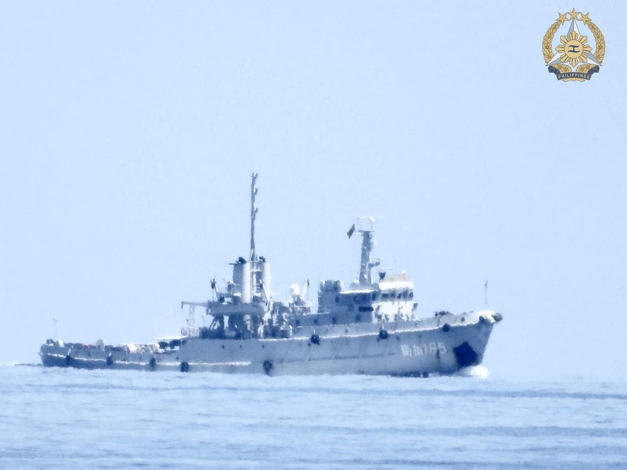 当地时间8月26日，菲律宾军方公开了，据称中国海军拖船抵达仁爱礁的画面。菲律宾军