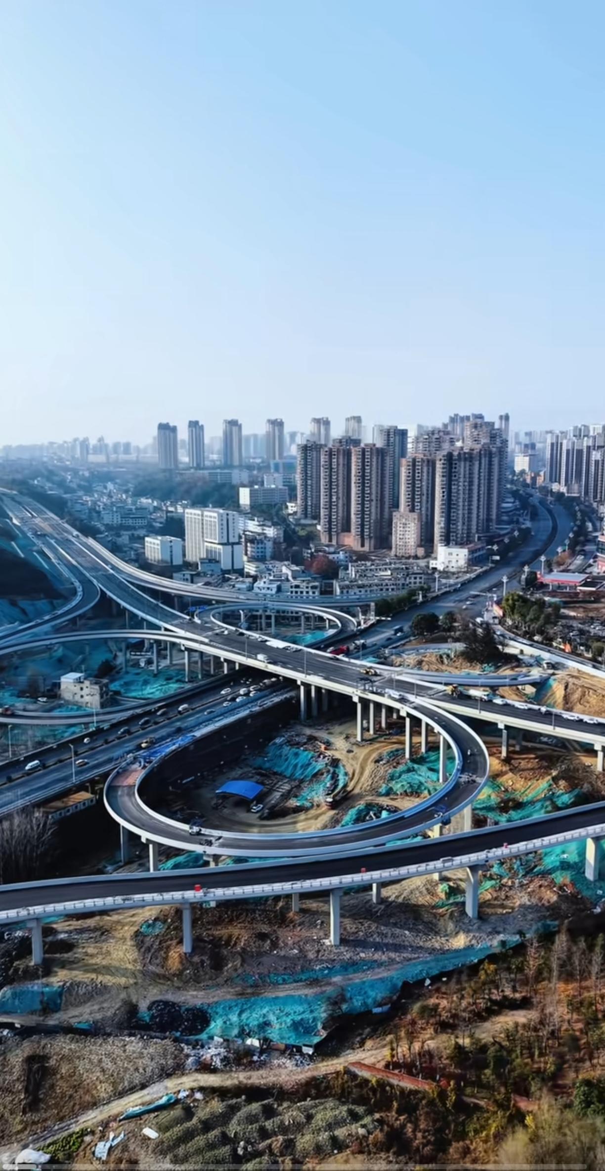 安康七里沟立交桥作用很大，急需打通关键通道，那就是让长春路直接月河快速干道。月河