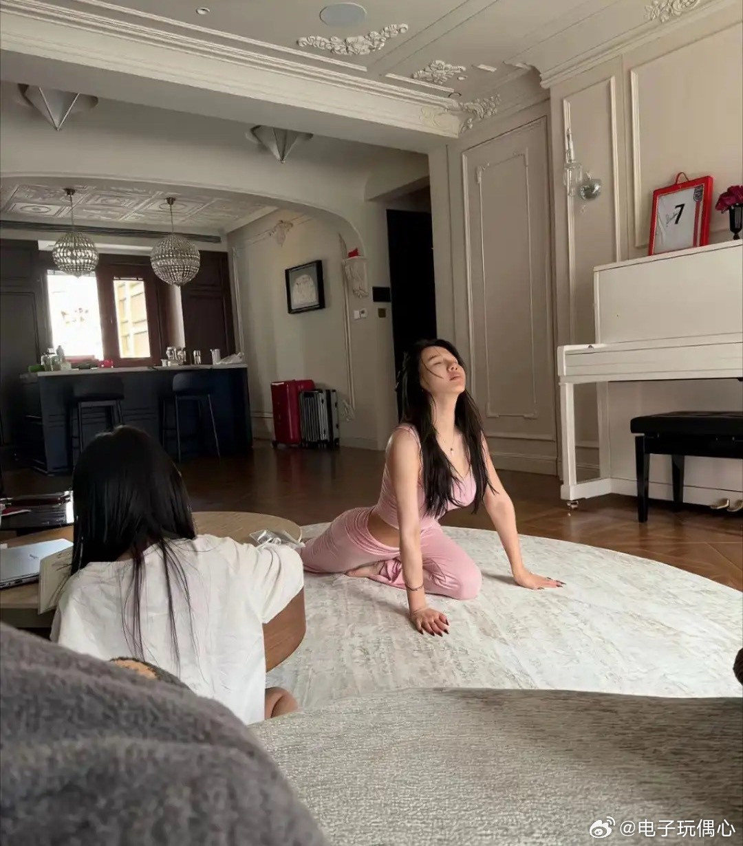 老婆天天在家锻炼身体，丈夫就没有一点危机感吗？