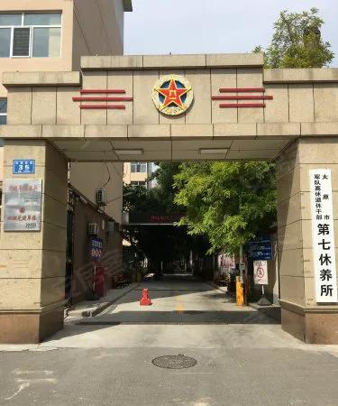 军队干休所和军休所的入住条件有所不同，以下是具体情况：军队干休所的入住条件1