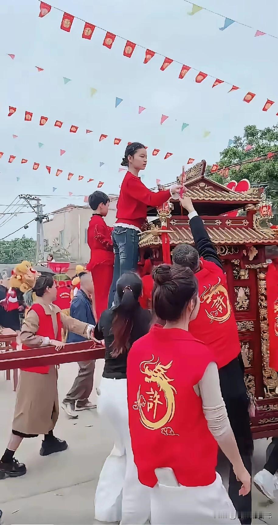 姓许的这次是真坐不住了，整个人都慌得一批，他倒不是怕妈祖降罪，毕竟他压根不信这个