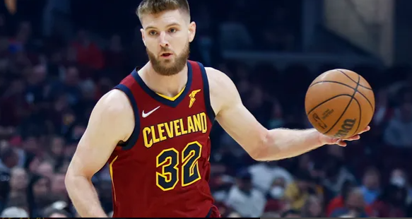 据NBA记者MarcStein和JakeFischer联合报道，骑士前锋迪恩