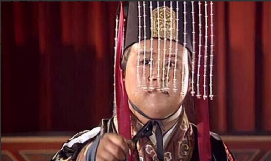 251年，司马懿去世，几天后司马昭提着腰刀对司马师说：“哥哥，父亲已故，我们去后