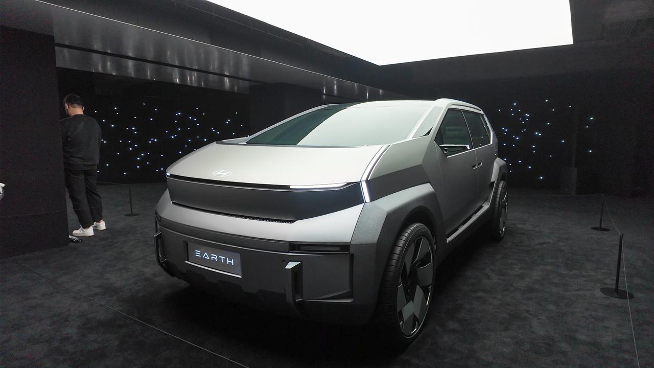 科幻！现代IONIQ艾尼氪概念车图1是VENUSCONCEPT，图2是教授和