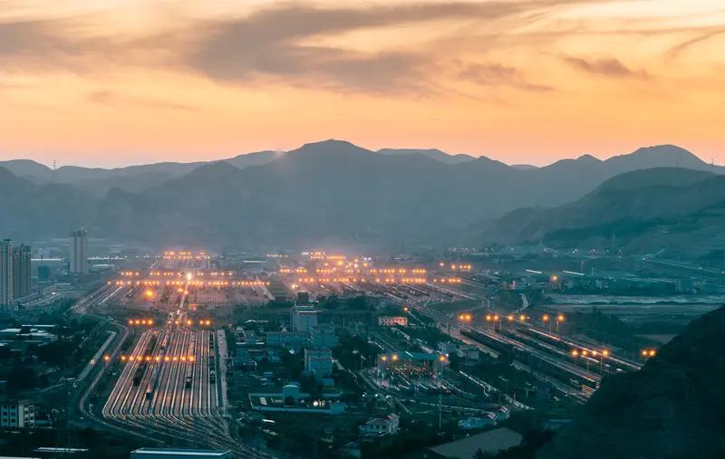 两口子跑4000公里长途，这一路的经历太真实了跑货运的人都懂，跨越大半个中国的