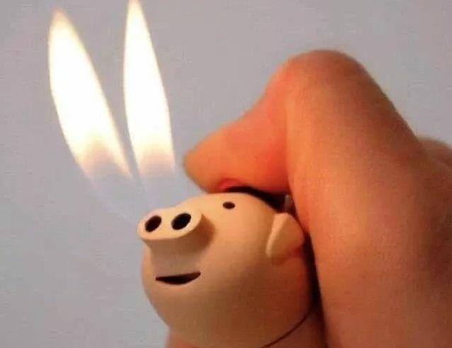 爆笑GIF: 虽然你违规停车了, 但是我没有违规走路啊