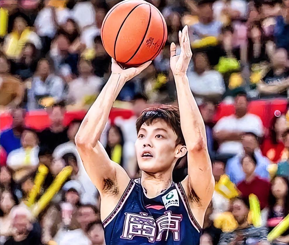 徐杰：你那三分太关键了，你要没带伤上阵，广东宏远这场比赛可能还拿不下呢？？？胡