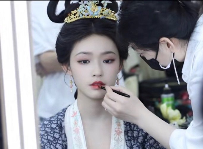 林允聊斋·美人首单元的造型还挺多，最好看的发型就P2，特别古典。​​​