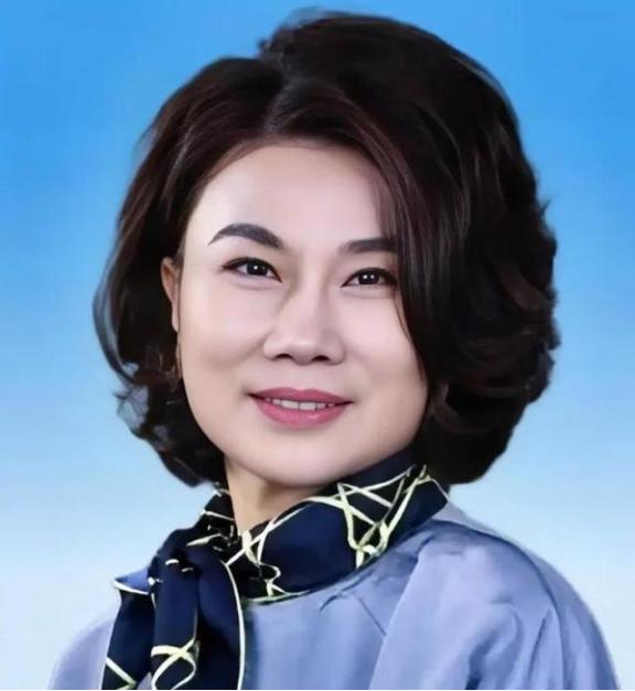 一次，俞敏洪问董明珠：“为什么你丈夫去世将近30年你都没有再婚？”董明珠也不藏着