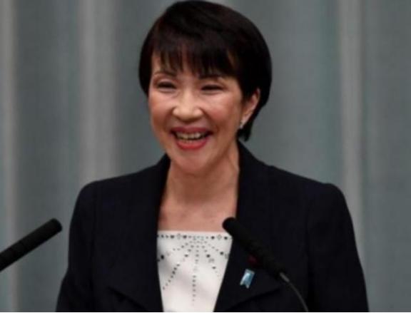 中俄联手都镇不住高市早苗，知名学者判断：中日一个月之内或有空战。东亚局势本就