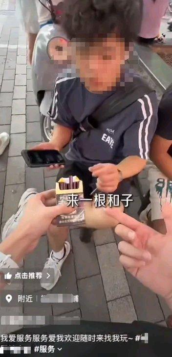 深圳这家糖水铺老板真是好心办坏事。7月6日和20日，老板为安抚排队顾客，让朋友发