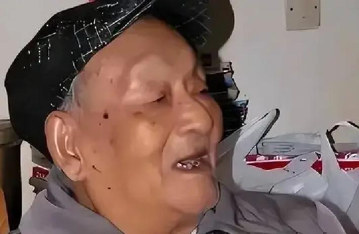 1950年中南海揪心一幕！死刑判决送至主席案头，看清名字后，他沉默良久。他没有立即批示，而是让人把这