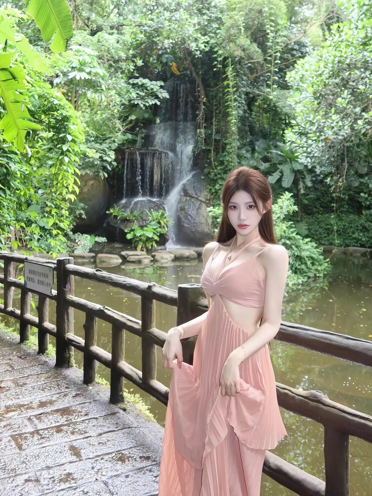 我也常常会想我究竟要花多长时间来咀嚼生命的斑驳悲戚才能适应它的酸涩与孤寂旅行