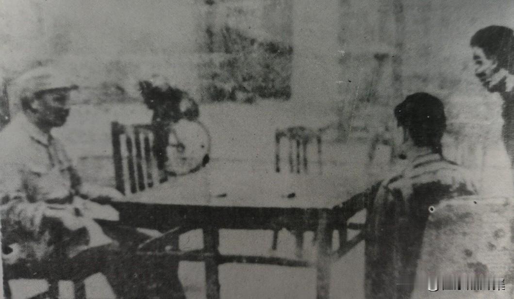 1948年6月，开封战役结束后，华东野战军参谋长陈士榘确实审问了被俘的国民党整编