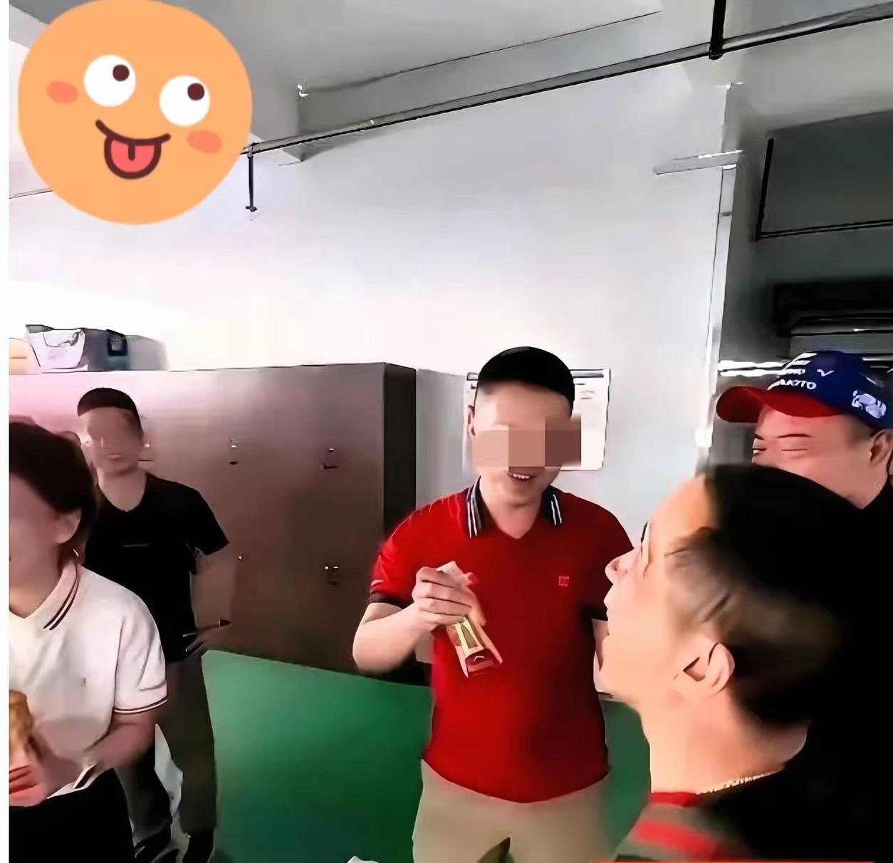 6月22日一段饭局视频流出，东鹏饮料创始人林木勤面对递来的自家产品摆手婉拒：“我