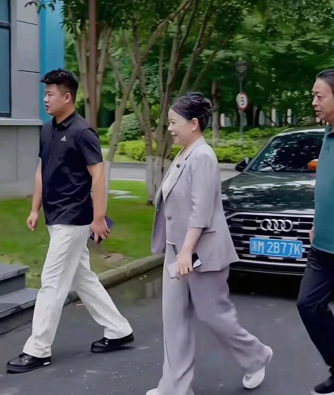 三拒绝后谁炒作谁是受害者一目了然，会议中的细节被哪一家人津津乐道？哪一家人对此守