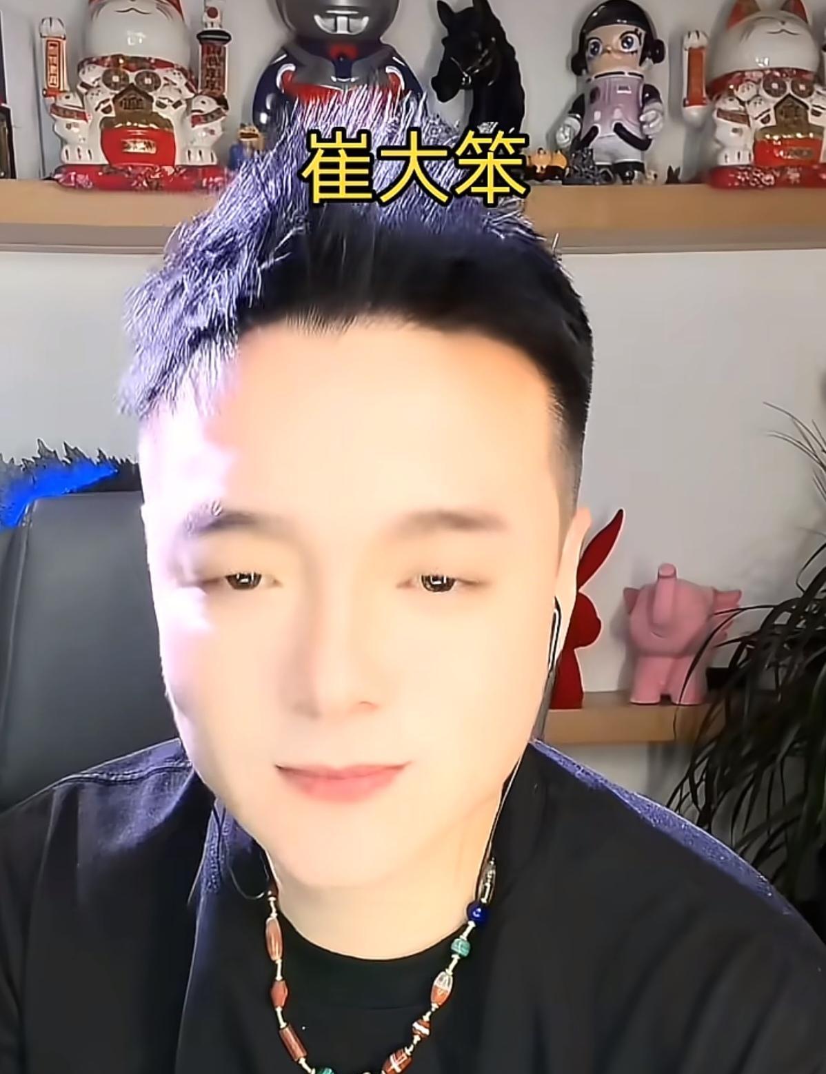 一个是坐拥百万粉丝的带货女强人，一个自称“已经配不上她”的前夫。当她在直播间