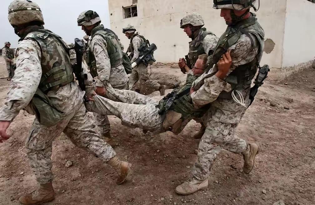 老特“外行”了不是，5千海军陆战队远征？至少需要5万的地面部队，否则无鸟用！