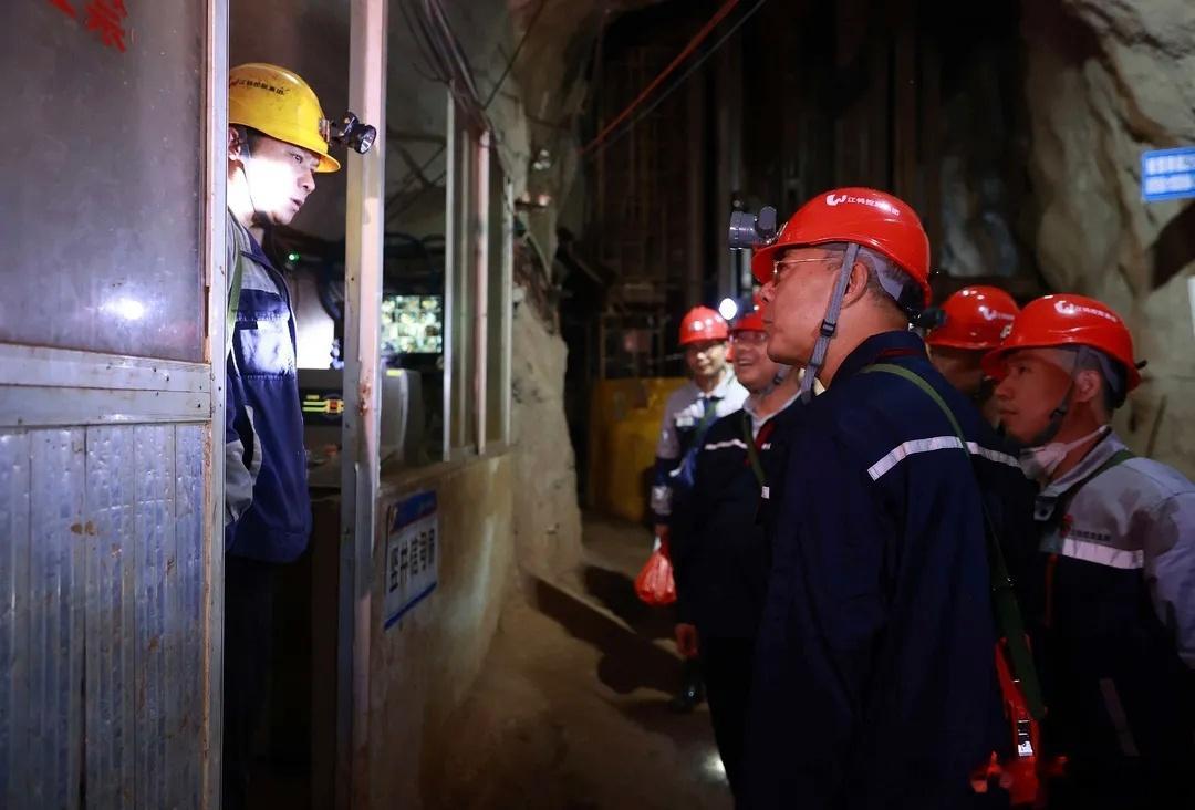 6月9日，江西省委书记尹弘来到赣州市，深入矿山、井下调研检查安全生产工作。