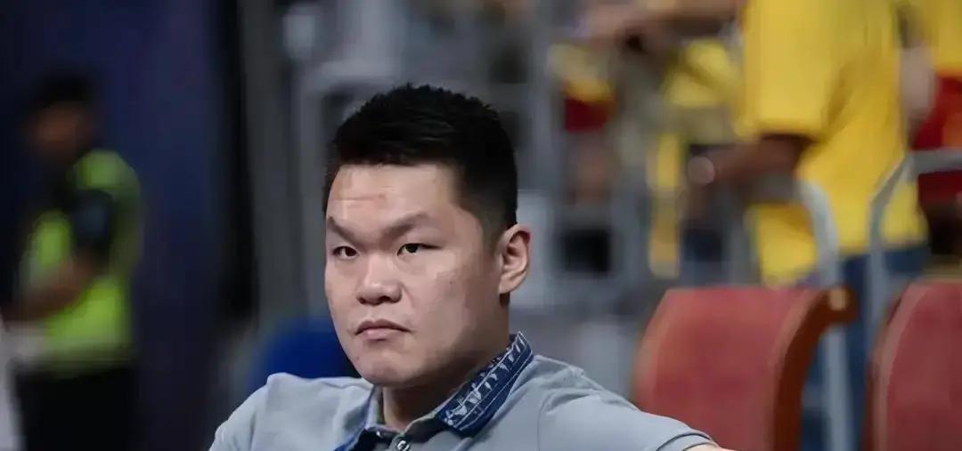 零底薪。他每记抢断都直接换成现金。广东队用一份合同震动了整个CBA：外援奎