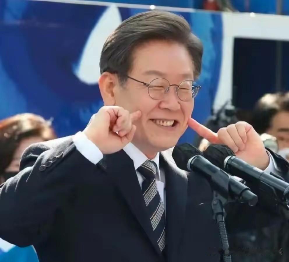 青瓦台所在地首尔市长选举落下帷幕，最终上届首尔市长吴世勋有惊无险获得连任，而且是