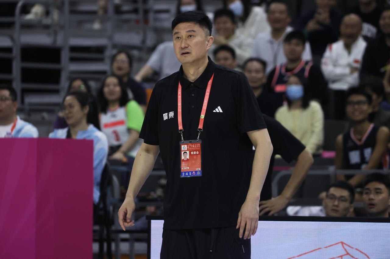 发没发现！杜锋是当下男篮最好的选择！1，兵败名古屋，总要有人去承担责任，要不