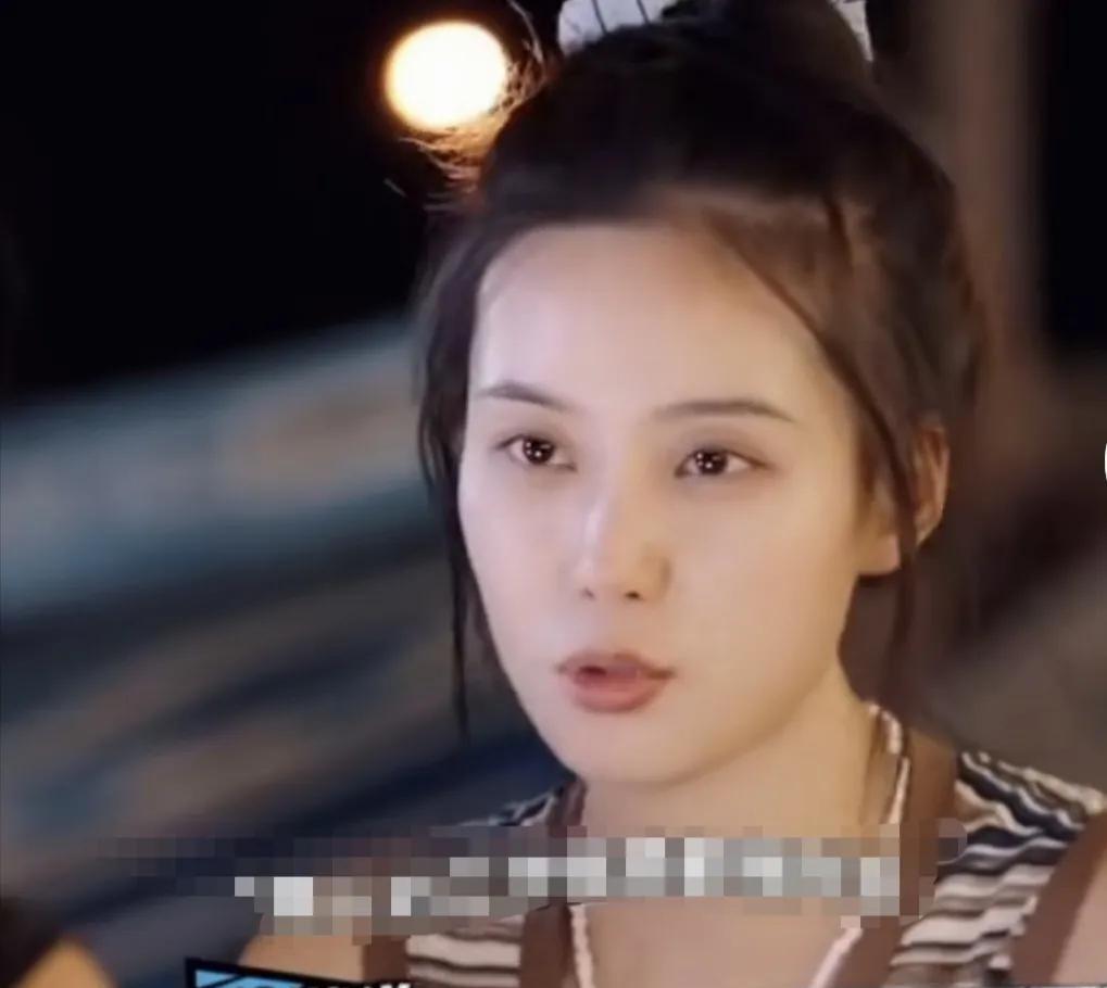 徐艺洋曾为陪伴黄子韬自愿放弃了一些工作，说：“我要是工作狂我也不会跟他在一起，他