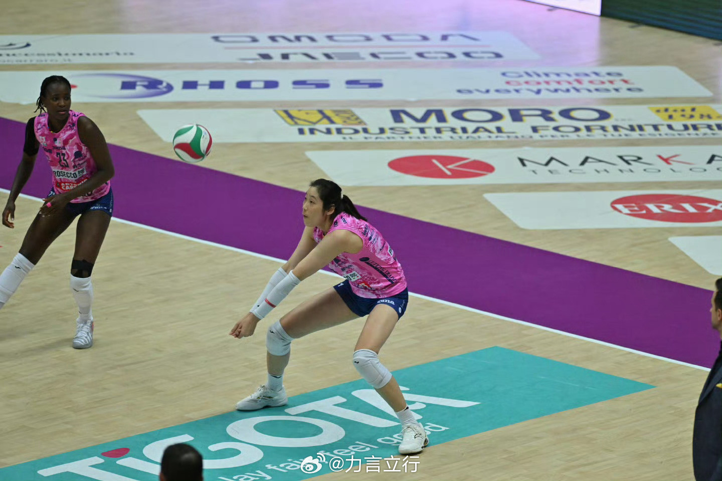 意甲半决赛第一场，加比伤停，西拉搭档朱婷首发，以往主教练惯用的尼卡后排换一换朱婷