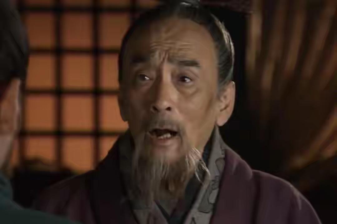 公元192年7月4日，长安未央宫台阶上，63岁的王允被西凉兵拖拽而出，须发凌乱。