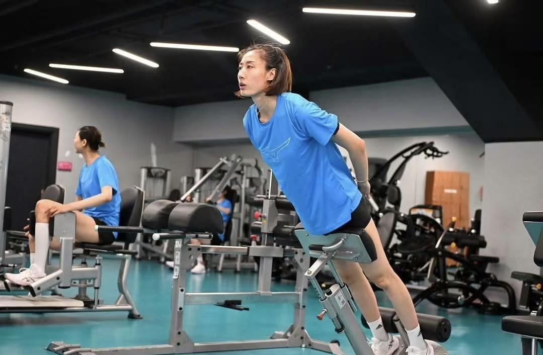 天津女排抵达土耳其后的第一场训练！本次天津女排准备在土耳其进行10天的备战，跟加